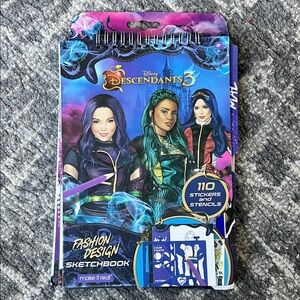 Disney Descendants 3 Fashion Design Sketchbook - Blue and Purple